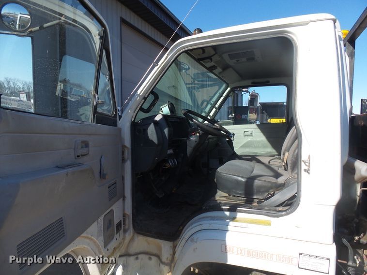 image for item GV9756 1994 GMC W5 flatbed truck