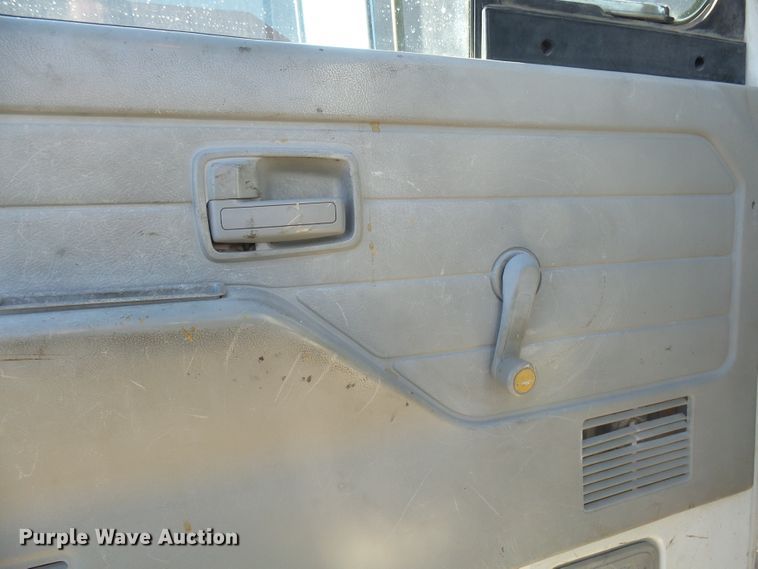 image for item GV9756 1994 GMC W5 flatbed truck