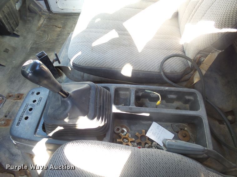 image for item GV9756 1994 GMC W5 flatbed truck