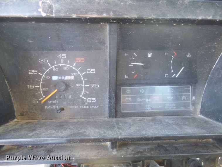 image for item GV9756 1994 GMC W5 flatbed truck