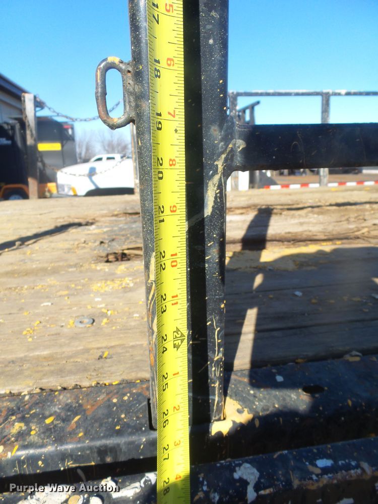 image for item GV9756 1994 GMC W5 flatbed truck