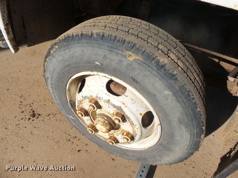 image for item GV9756 1994 GMC W5 flatbed truck