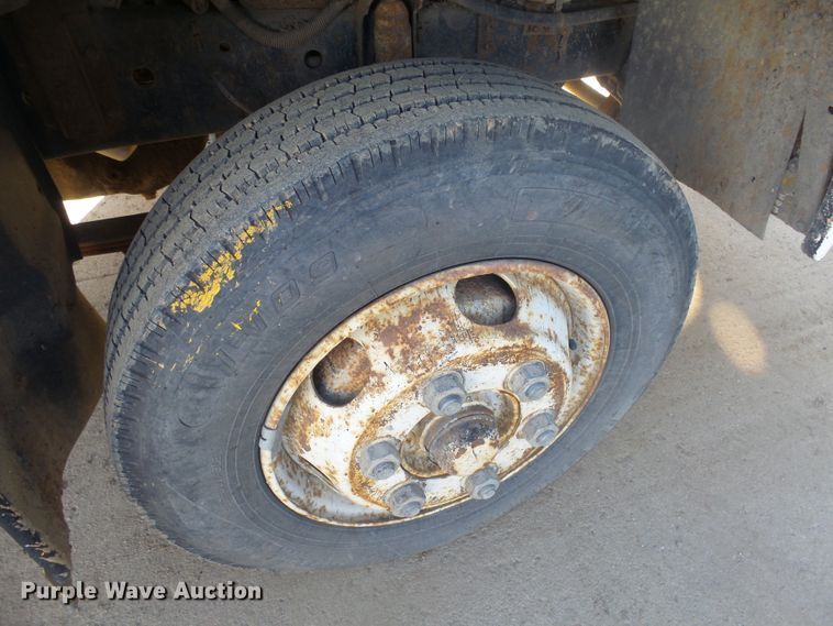 image for item GV9756 1994 GMC W5 flatbed truck