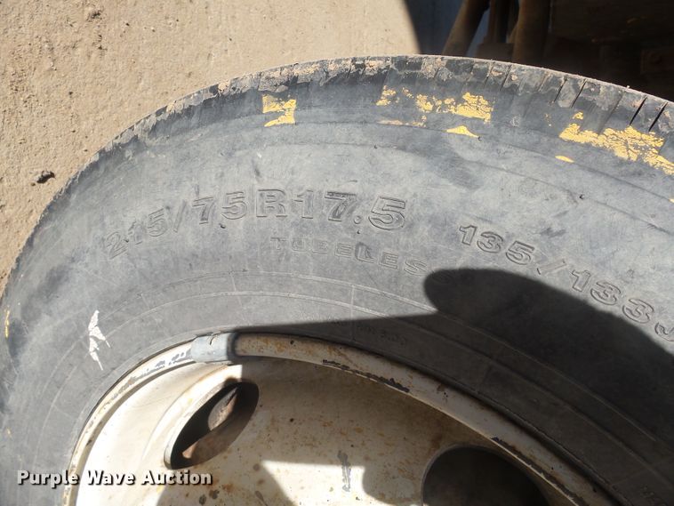 image for item GV9756 1994 GMC W5 flatbed truck