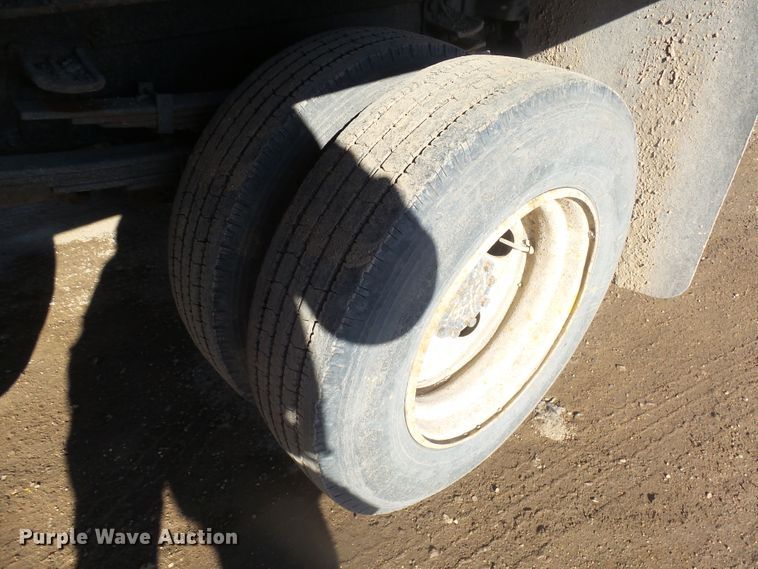 image for item GV9756 1994 GMC W5 flatbed truck