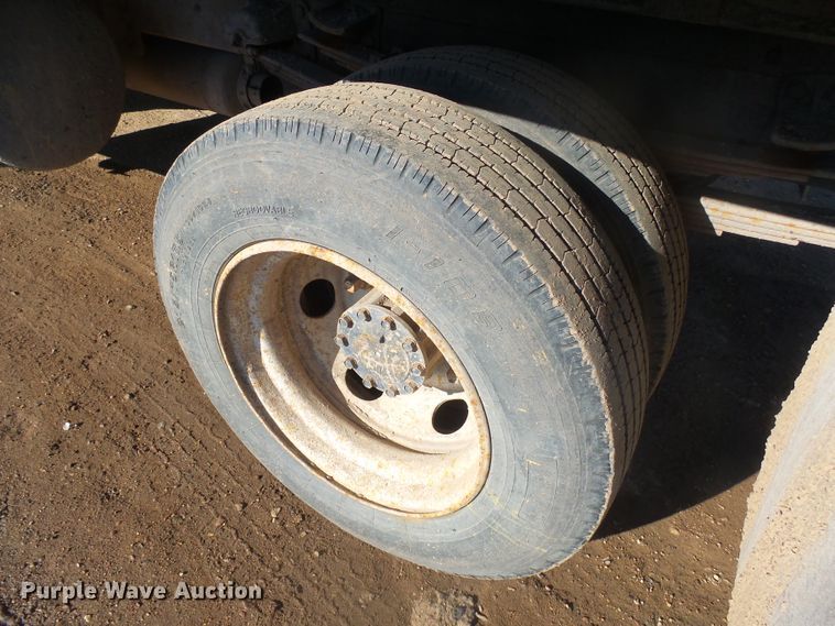 image for item GV9756 1994 GMC W5 flatbed truck