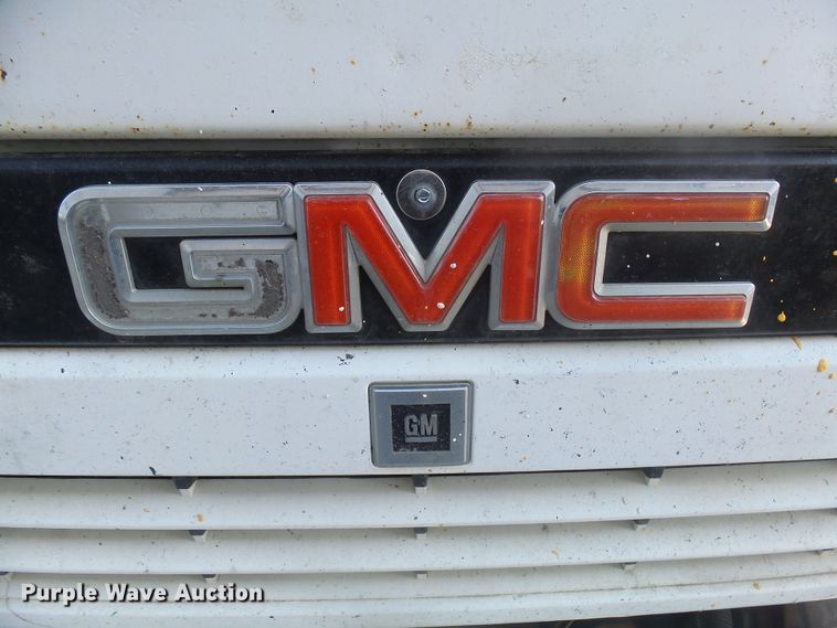 image for item GV9756 1994 GMC W5 flatbed truck