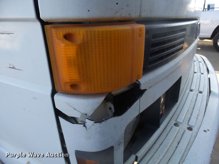 image for item GV9756 1994 GMC W5 flatbed truck