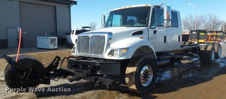 image for item GV9758 2006 International 7500 Crew Cab truck cab and chassis