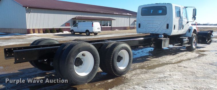 image for item GV9758 2006 International 7500 Crew Cab truck cab and chassis