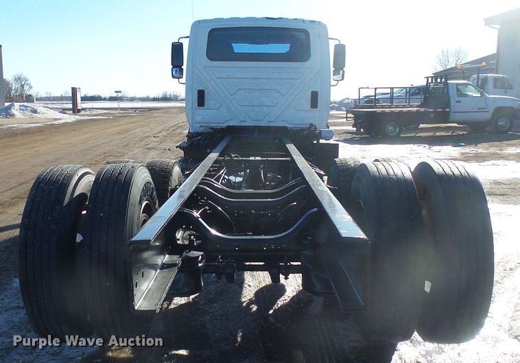 image for item GV9758 2006 International 7500 Crew Cab truck cab and chassis