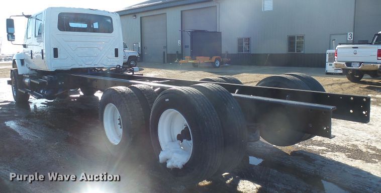 image for item GV9758 2006 International 7500 Crew Cab truck cab and chassis