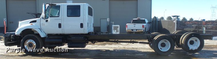 image for item GV9758 2006 International 7500 Crew Cab truck cab and chassis