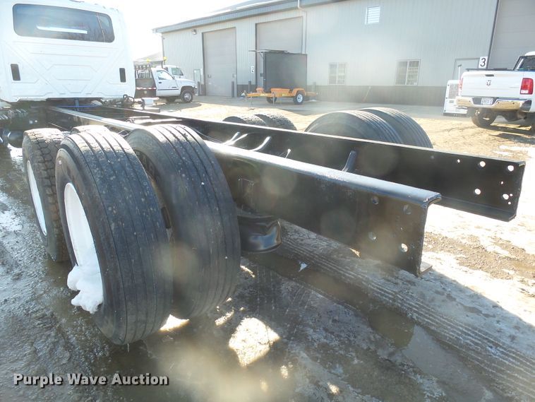 image for item GV9758 2006 International 7500 Crew Cab truck cab and chassis