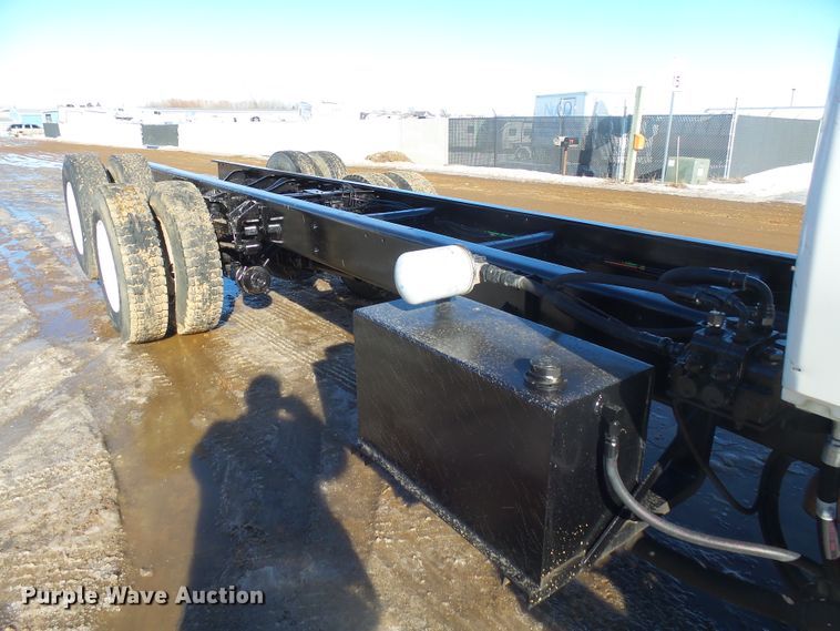 image for item GV9758 2006 International 7500 Crew Cab truck cab and chassis