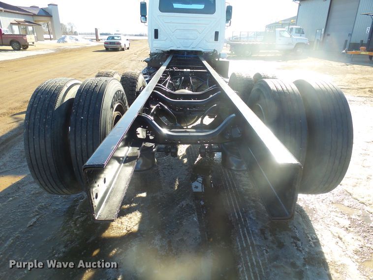 image for item GV9758 2006 International 7500 Crew Cab truck cab and chassis