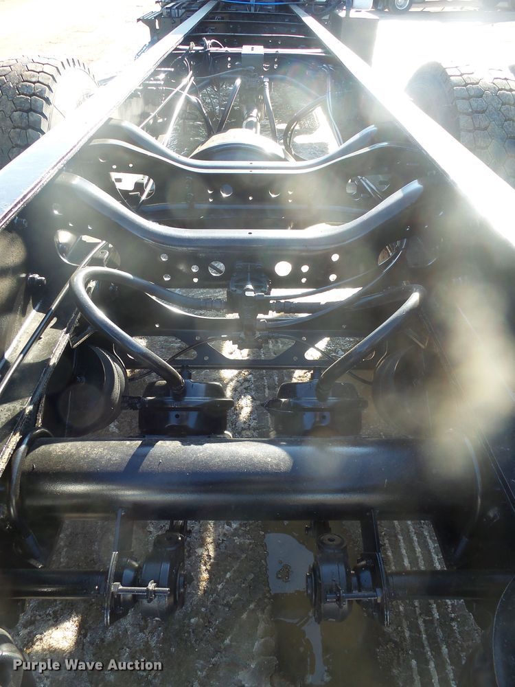 image for item GV9758 2006 International 7500 Crew Cab truck cab and chassis