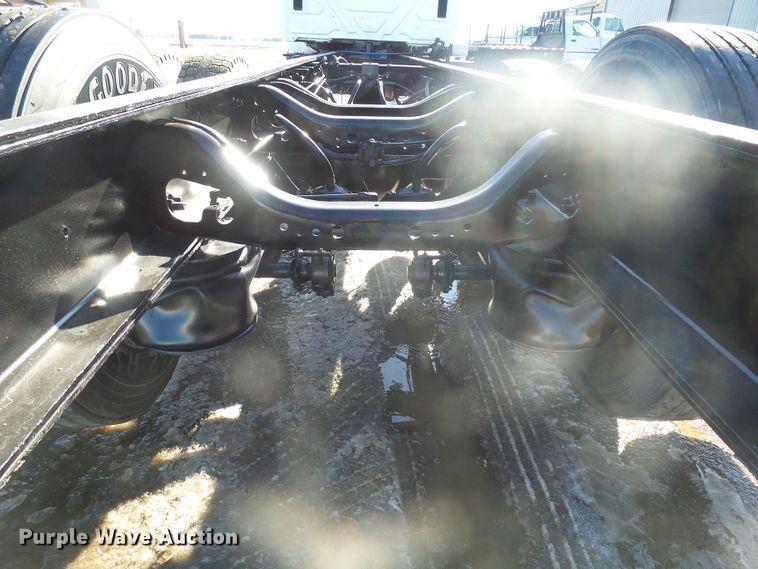 image for item GV9758 2006 International 7500 Crew Cab truck cab and chassis