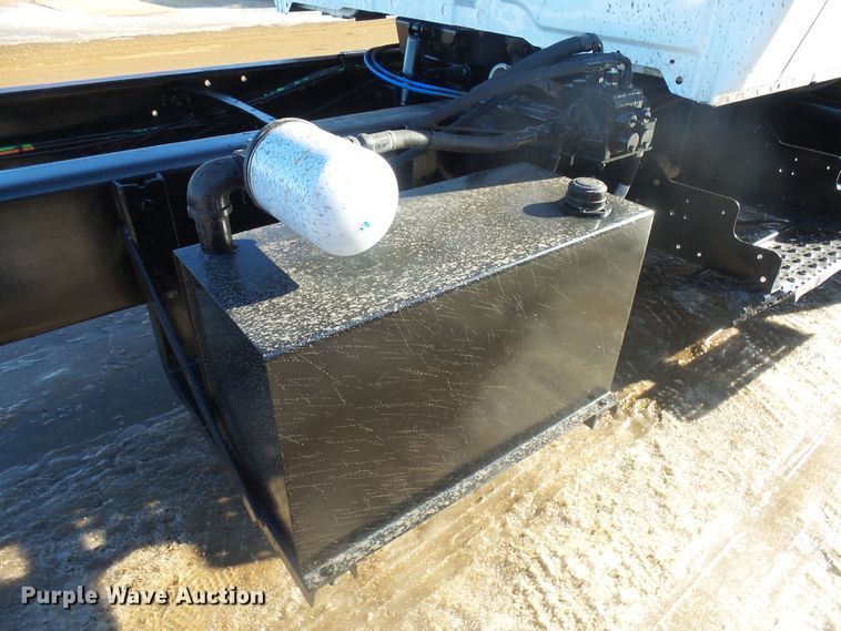 image for item GV9758 2006 International 7500 Crew Cab truck cab and chassis