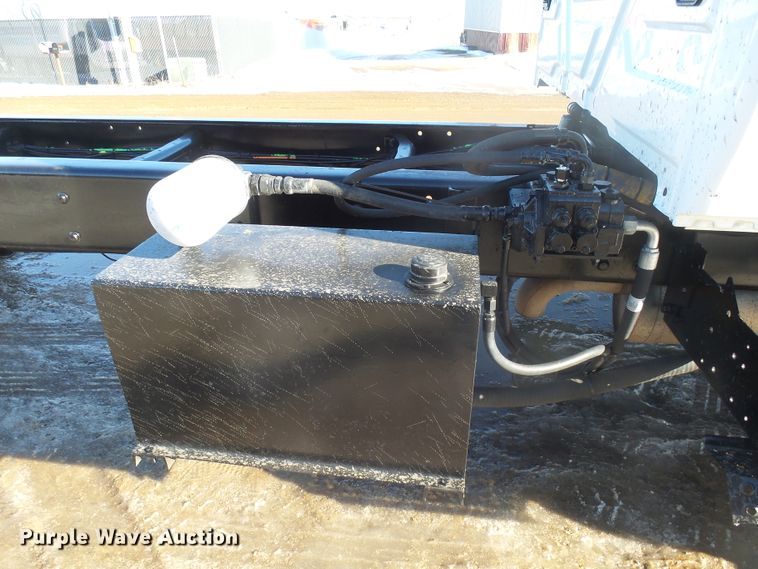 image for item GV9758 2006 International 7500 Crew Cab truck cab and chassis