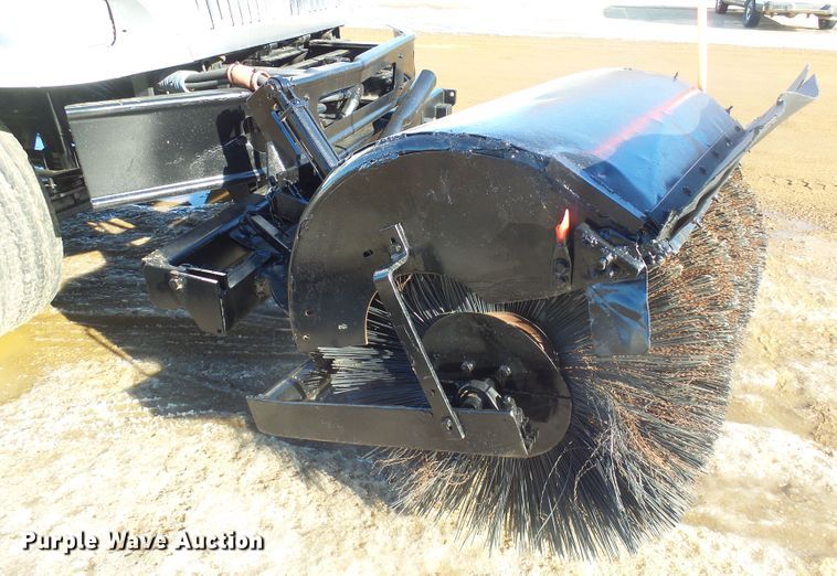 image for item GV9758 2006 International 7500 Crew Cab truck cab and chassis