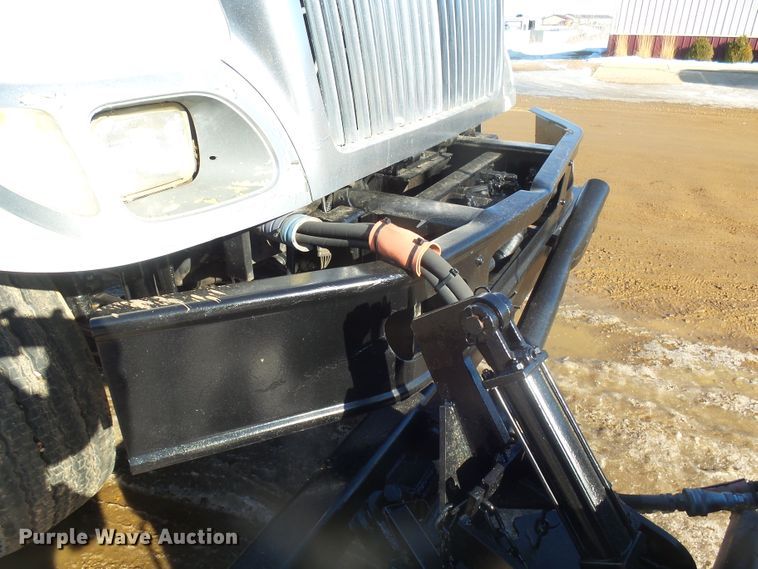 image for item GV9758 2006 International 7500 Crew Cab truck cab and chassis