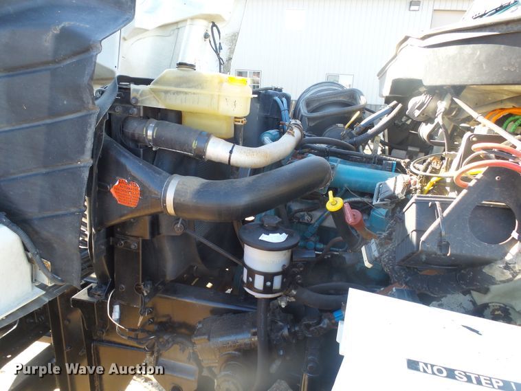 image for item GV9758 2006 International 7500 Crew Cab truck cab and chassis