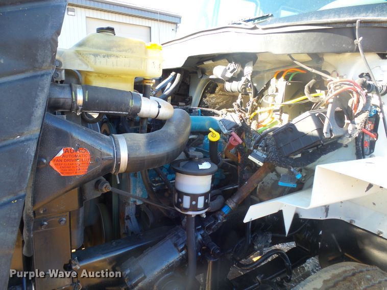 image for item GV9758 2006 International 7500 Crew Cab truck cab and chassis