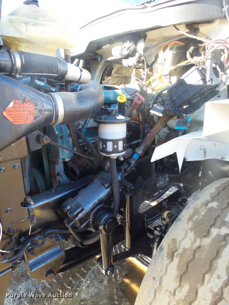 image for item GV9758 2006 International 7500 Crew Cab truck cab and chassis