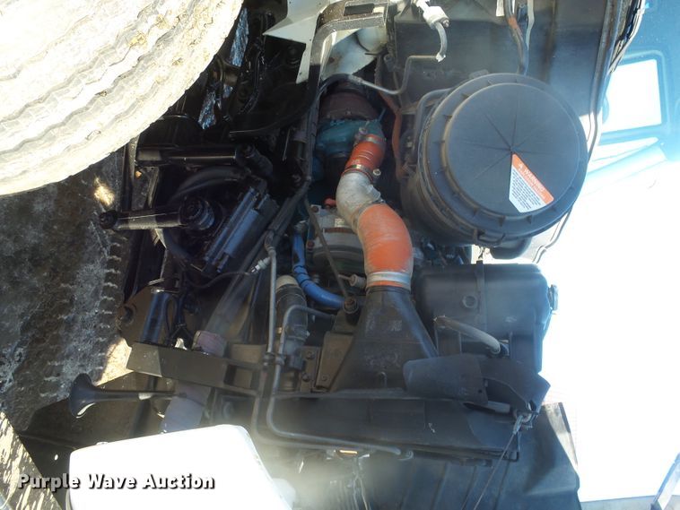 image for item GV9758 2006 International 7500 Crew Cab truck cab and chassis