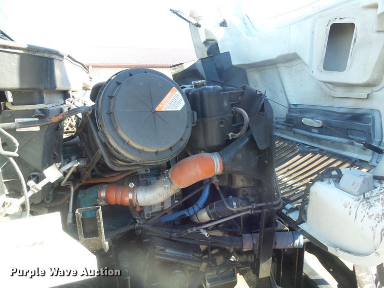 image for item GV9758 2006 International 7500 Crew Cab truck cab and chassis