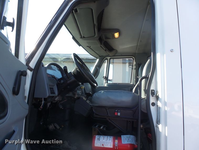 image for item GV9758 2006 International 7500 Crew Cab truck cab and chassis