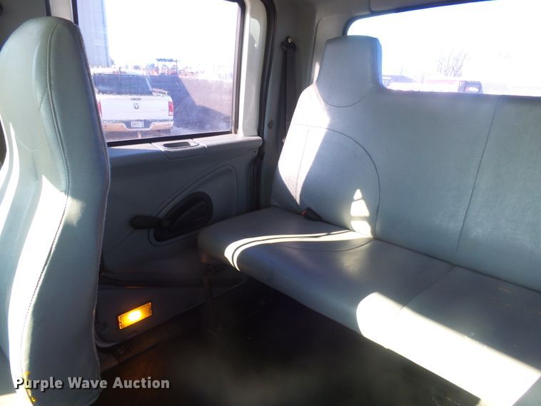 image for item GV9758 2006 International 7500 Crew Cab truck cab and chassis