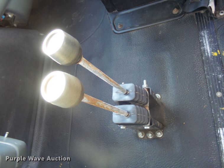 image for item GV9758 2006 International 7500 Crew Cab truck cab and chassis