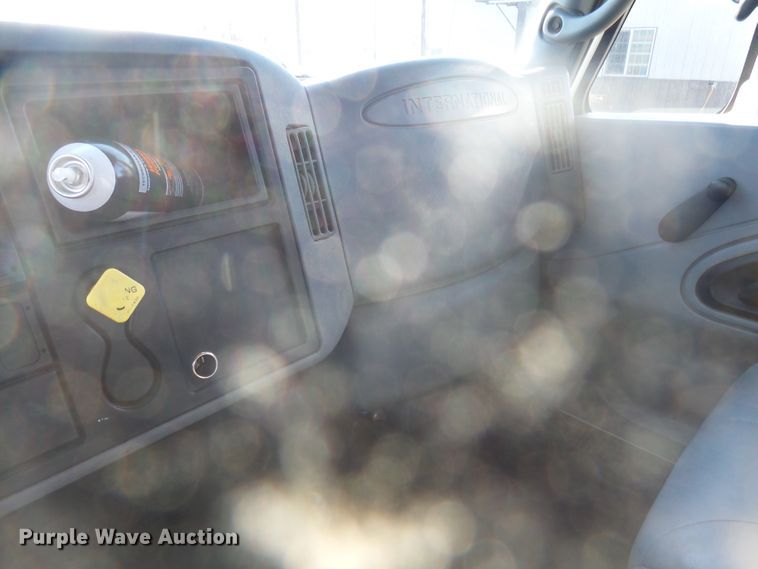 image for item GV9758 2006 International 7500 Crew Cab truck cab and chassis