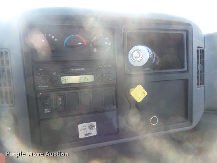 image for item GV9758 2006 International 7500 Crew Cab truck cab and chassis