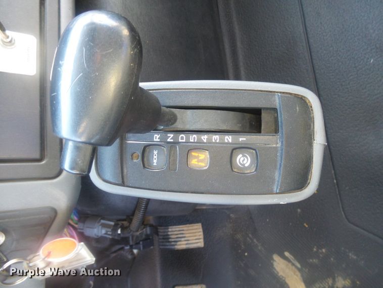 image for item GV9758 2006 International 7500 Crew Cab truck cab and chassis