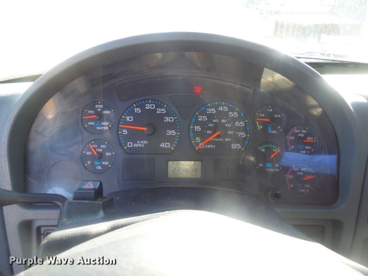 image for item GV9758 2006 International 7500 Crew Cab truck cab and chassis