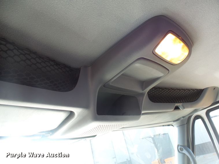 image for item GV9758 2006 International 7500 Crew Cab truck cab and chassis