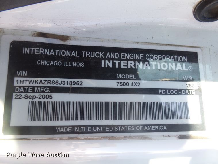 image for item GV9758 2006 International 7500 Crew Cab truck cab and chassis