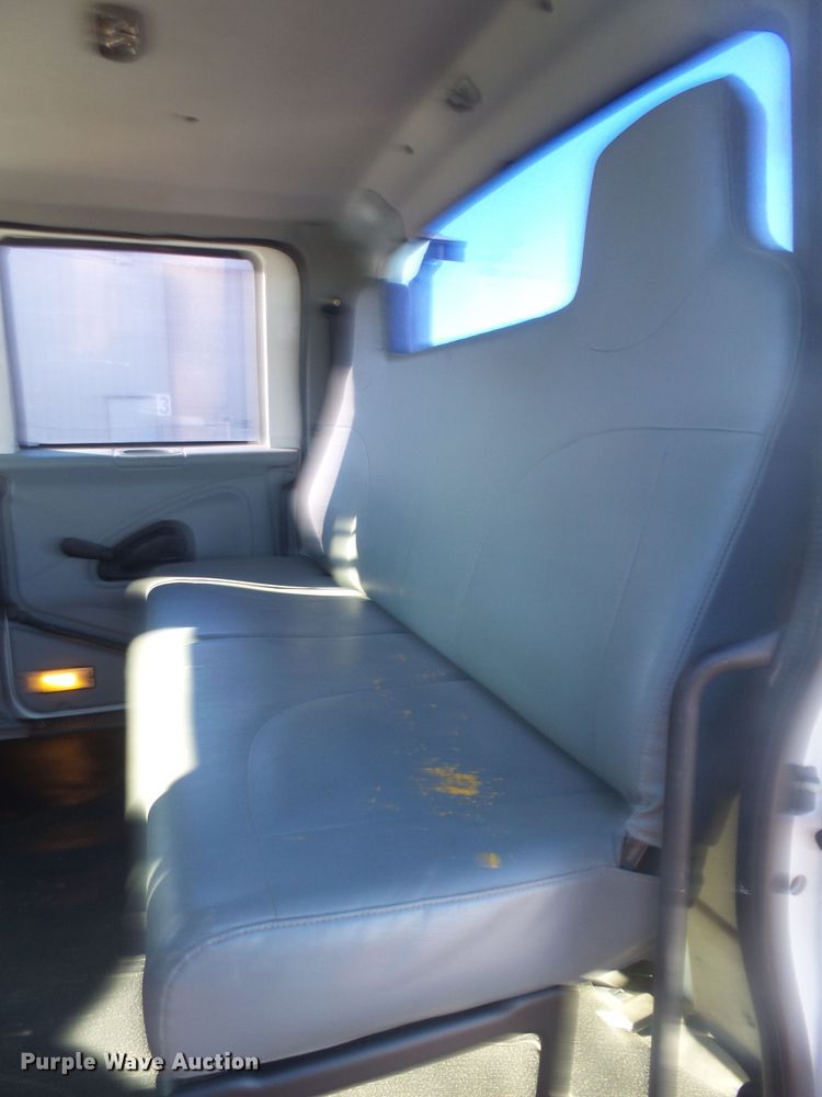 image for item GV9758 2006 International 7500 Crew Cab truck cab and chassis