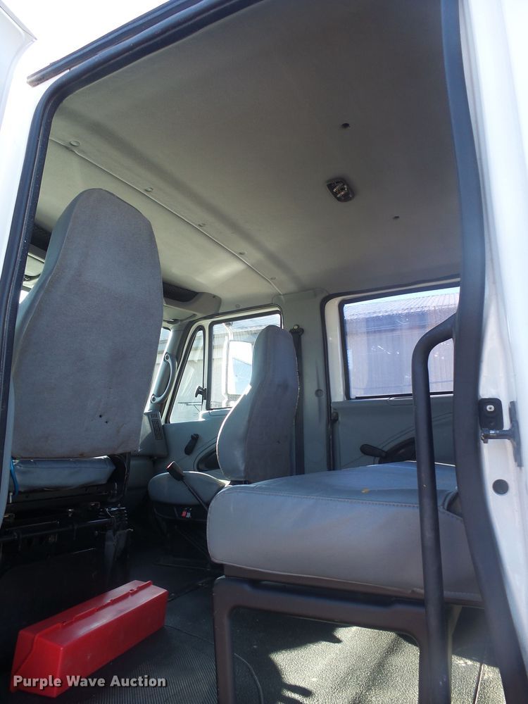 image for item GV9758 2006 International 7500 Crew Cab truck cab and chassis