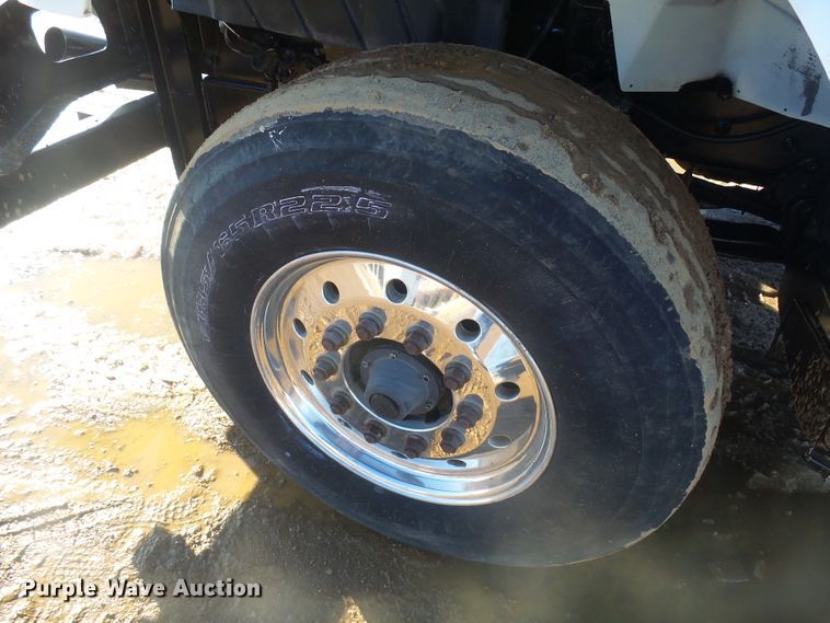 image for item GV9758 2006 International 7500 Crew Cab truck cab and chassis