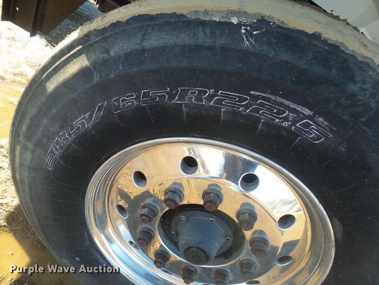 image for item GV9758 2006 International 7500 Crew Cab truck cab and chassis