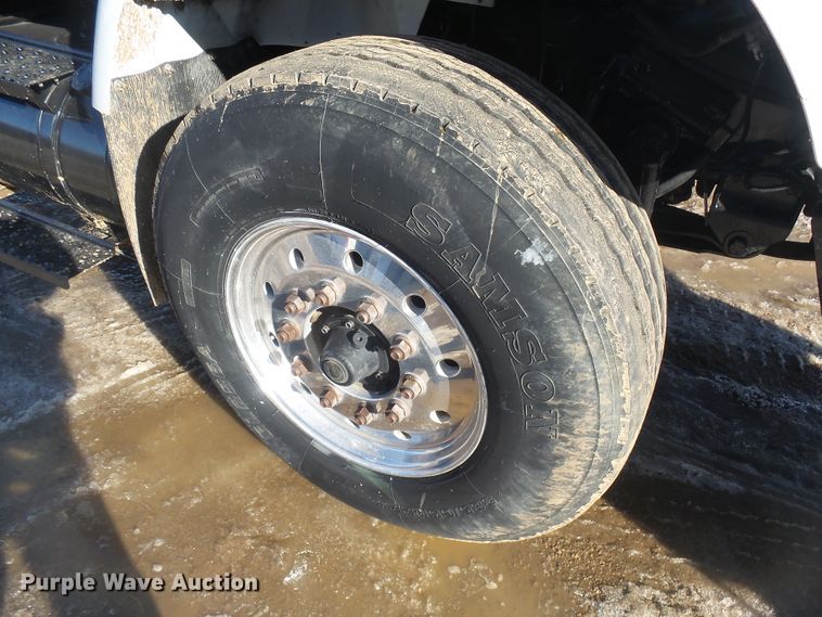 image for item GV9758 2006 International 7500 Crew Cab truck cab and chassis