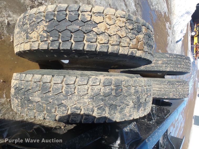 image for item GV9758 2006 International 7500 Crew Cab truck cab and chassis