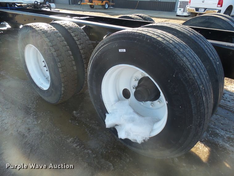 image for item GV9758 2006 International 7500 Crew Cab truck cab and chassis