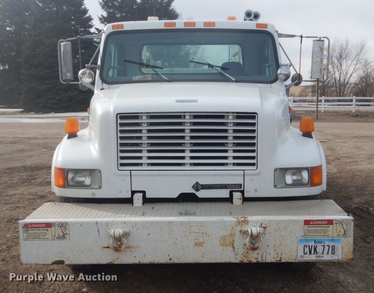 image for item GW9487 1997 International 4700 service truck with crane