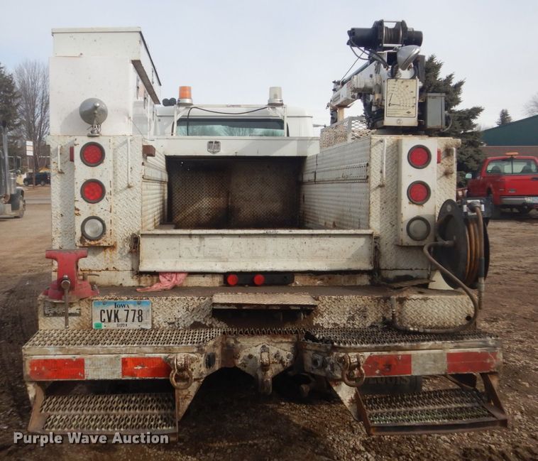 image for item GW9487 1997 International 4700 service truck with crane