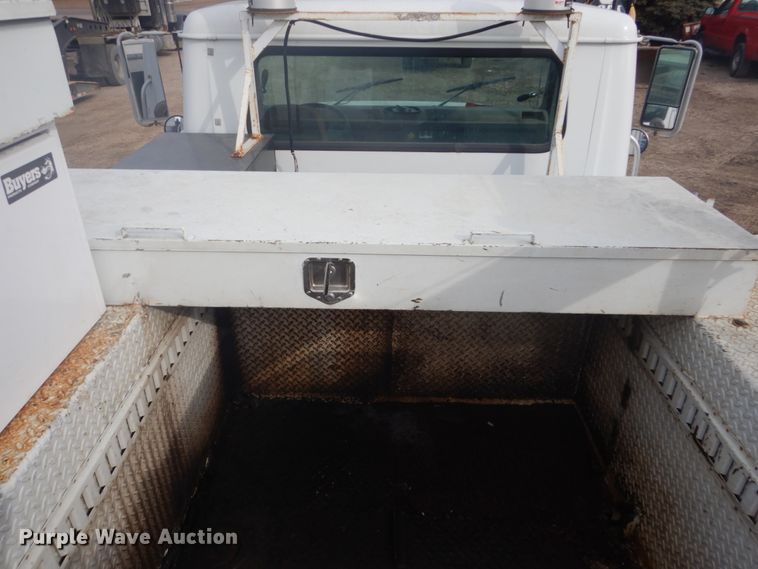 image for item GW9487 1997 International 4700 service truck with crane